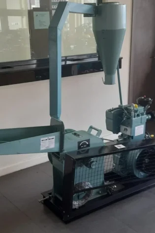 GM25 India Posho mill in complete with Cyclone, Guard and Base frame 10Hp with Indian Diesel Engine 