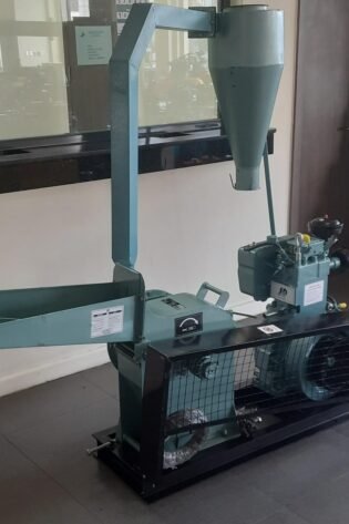 GM25 India Posho mill in complete with Cyclone, Guard and Base frame 10Hp with Indian Diesel Engine 